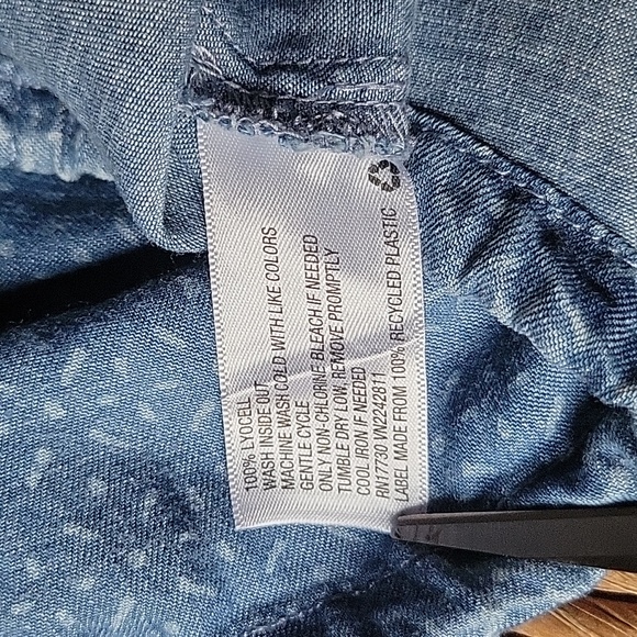 Universal Threads, light shapes, blue tank blouse, size M - Picture 8 of 8